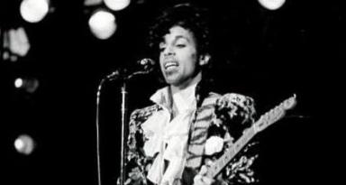Prince performing at Gallaudet University on November 29, 1984